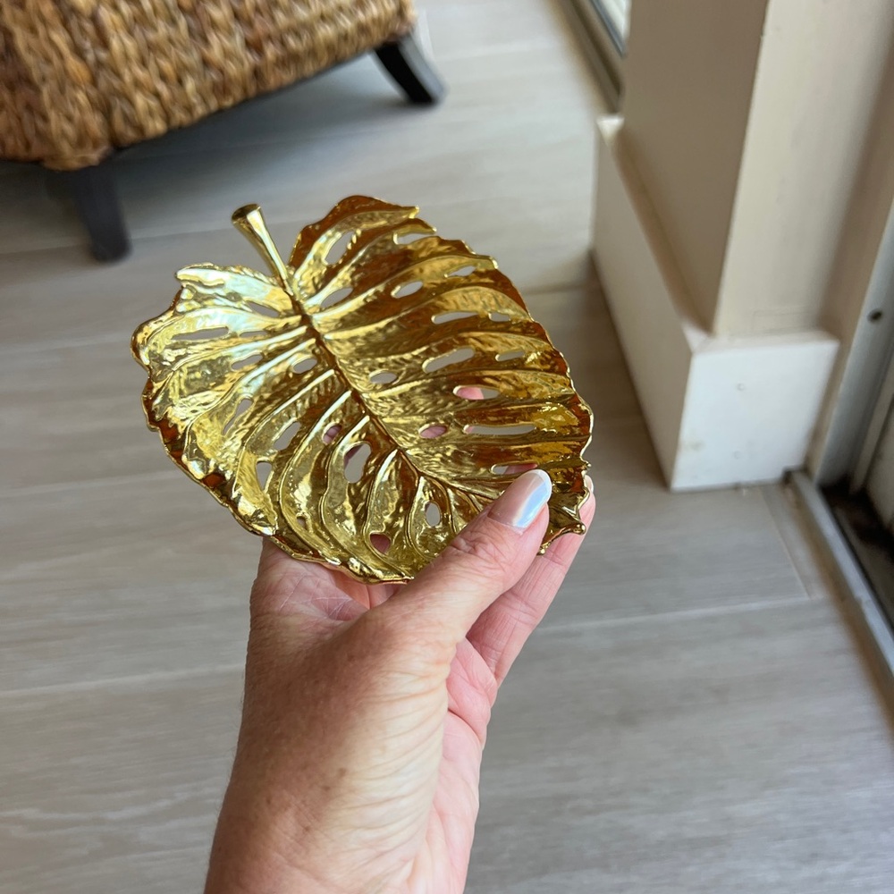 Luxurious Gold Leaf Jewelry Holder